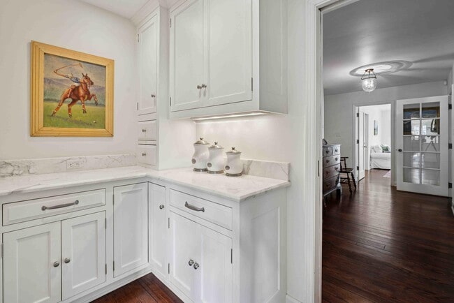 Building Photo - 5969 N Shore Dr