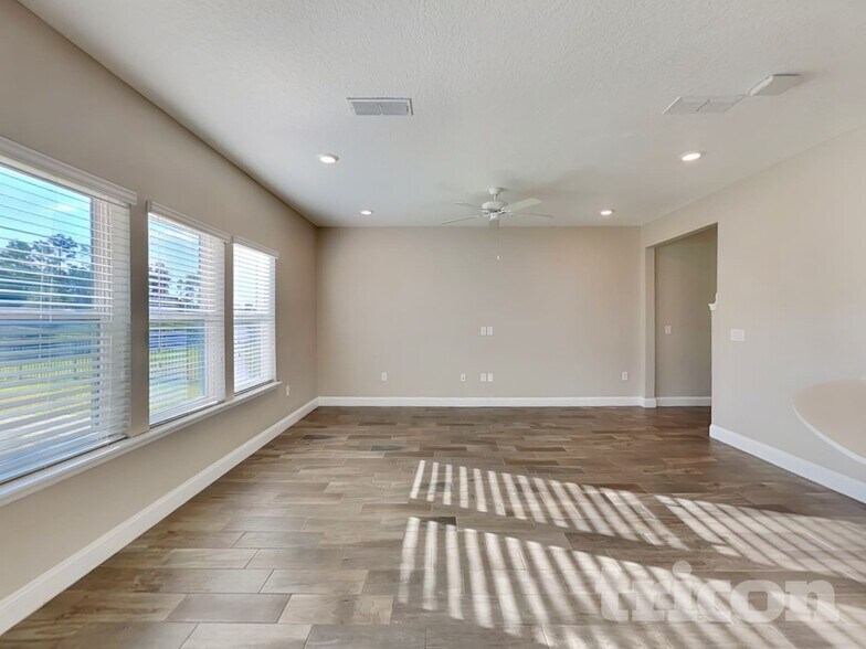 Building Photo - 195 Silver Creek Pl