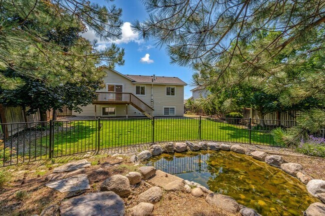 Building Photo - 5 bed 3 bath split level near State Line
