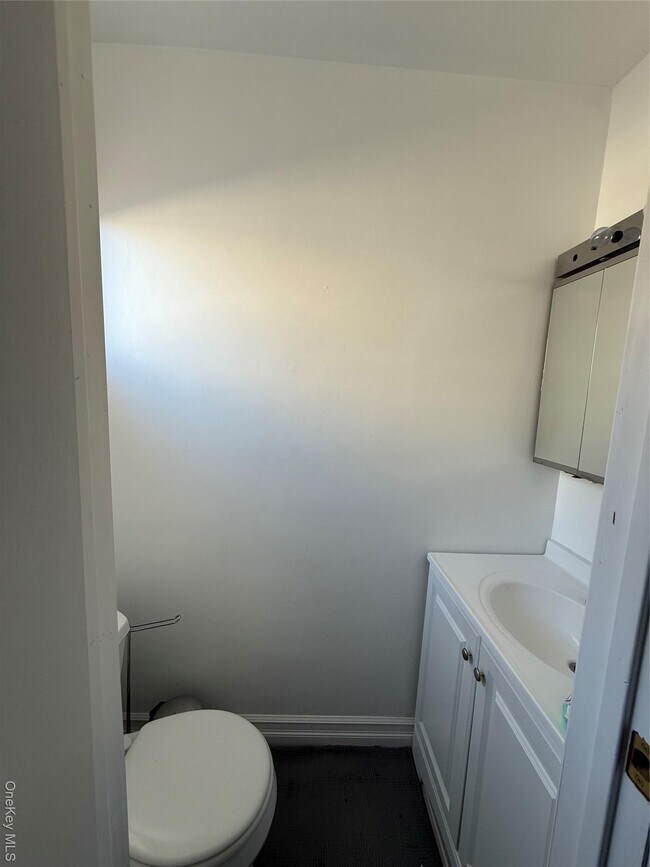 Building Photo - 32 Suffolk Rd