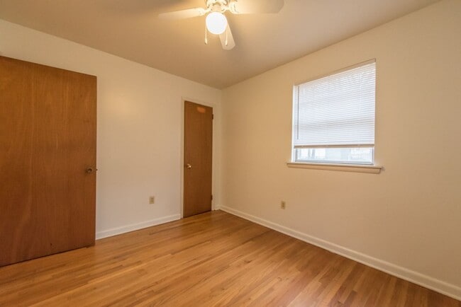 Building Photo - 2 Bedroom 1 Bathroom Home With Carport.