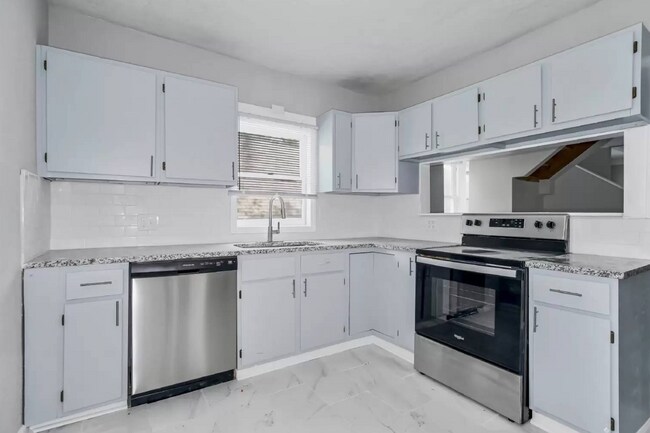 Building Photo - LOOK AT THIS GEM!  Schedule A Tour Today!!