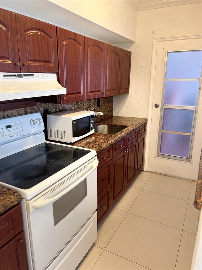 Building Photo - 9241 Collins Ave