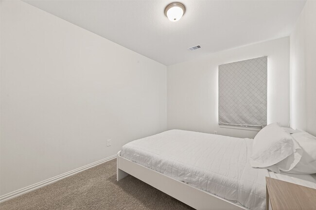 Building Photo - 27926 Western Crk Ct