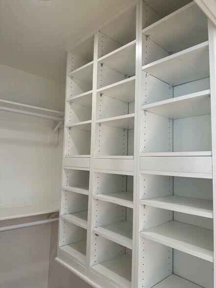 Master bedroom walk in closet - 11828 State St