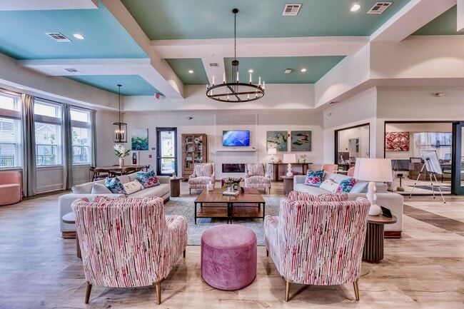 Building Photo - 901 Kelly Green Ln