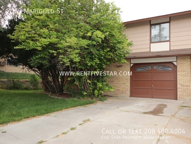 Building Photo - 2099 Marigold St
