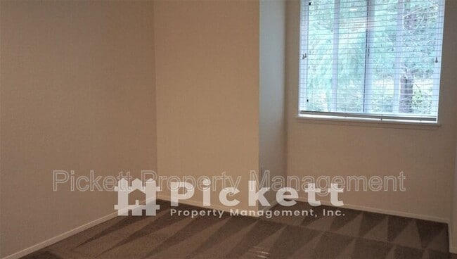 Building Photo - 1307 NW Slate Ln