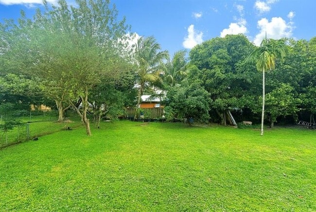 Building Photo - 5620 Pierce St