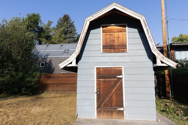 Building Photo - 421 N Rouse Ave
