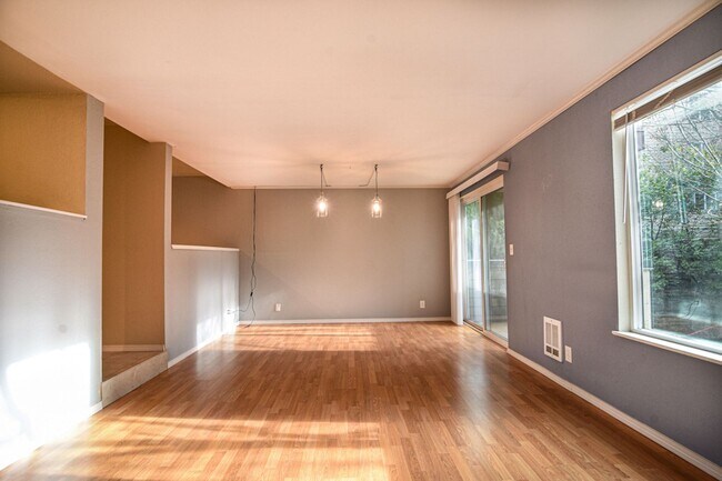 Building Photo - Shoreline Two Bedroom Condo