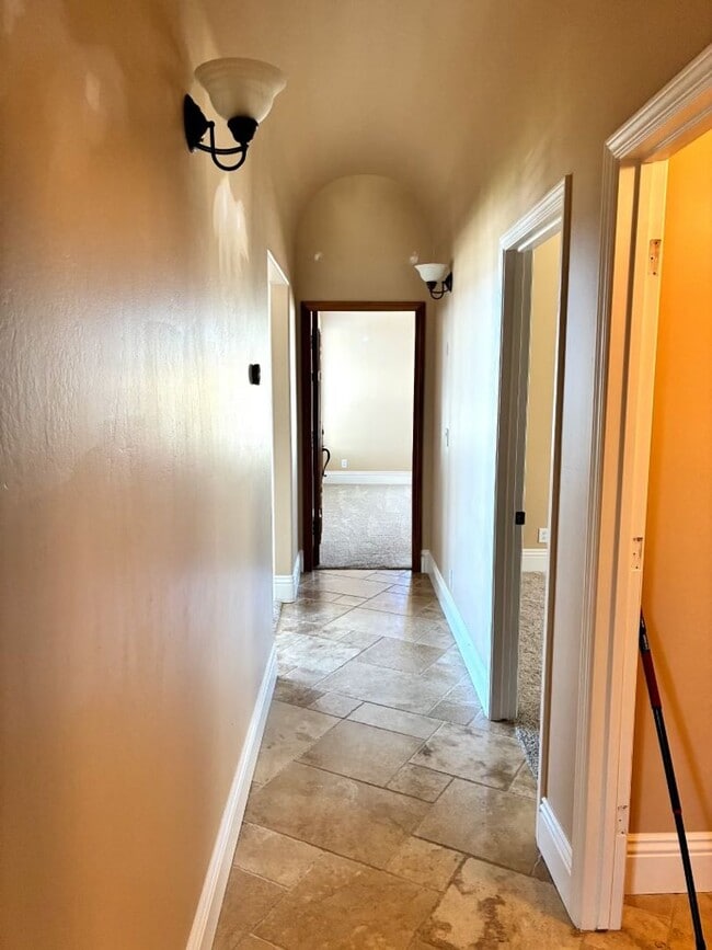 Building Photo - Coastal Living Awaits