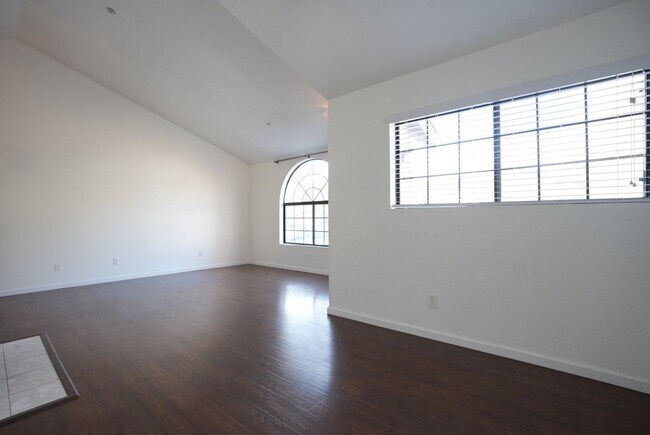 Building Photo - Coming Soon - Charming Two Bedroom Napa Condo
