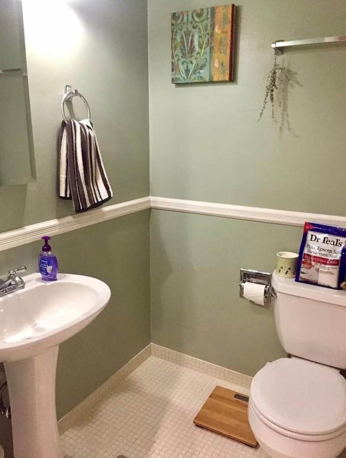 Second bathroom - 665 Manhattan Dr