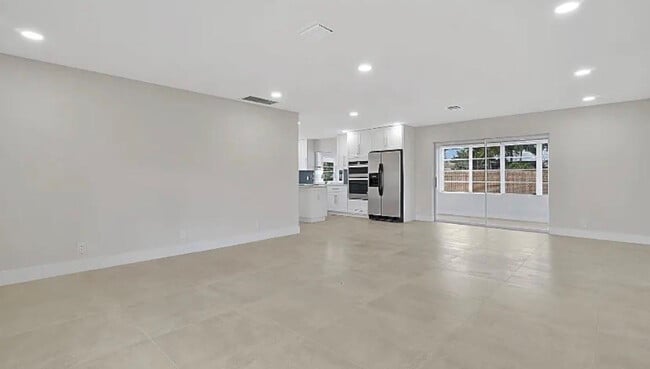 Building Photo - 219 SE 13th St