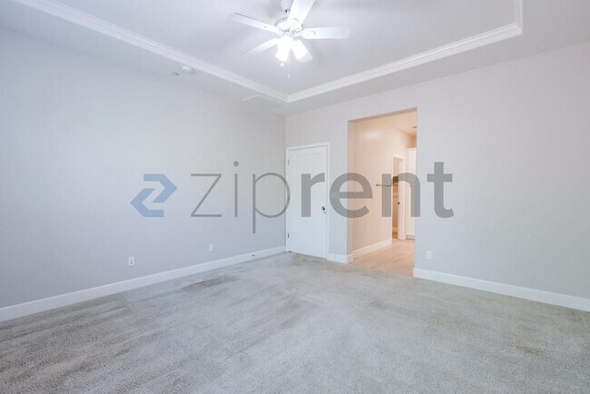 Building Photo - Unit