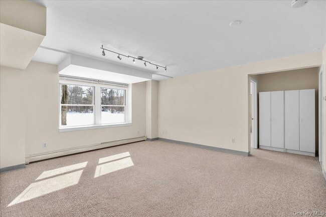 Building Photo - 1265 N Ridge Rd