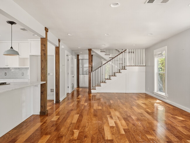 Building Photo - 1705 W 11th St