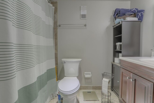 Building Photo - 1082 E Michigan St