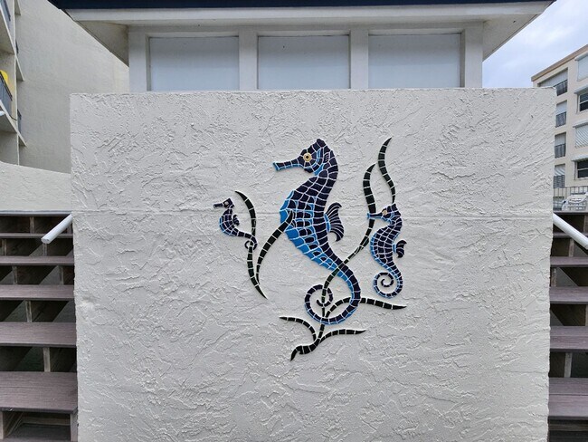 Building Photo - Fully Furnished Beautiful 2 Bedroom Seascape Towers Oceanfront Condo