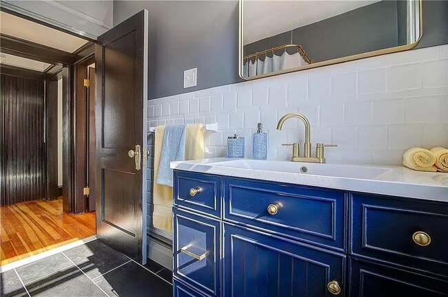 Building Photo - 48 Waltham St