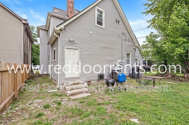 Building Photo - 2345 N Kenwood Ave
