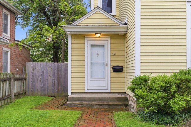 Building Photo - 19 E Mithoff St