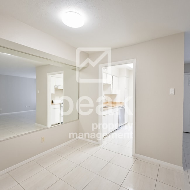 Building Photo - $1099! Updated 1-Bedroom Condo Near Pool. ...