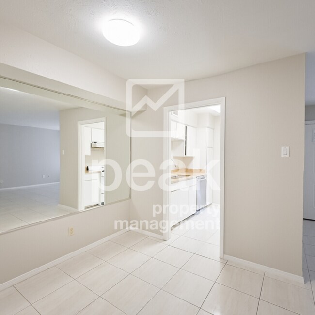 Building Photo - $950! Updated 1-Bedroom Condo Near Pool.  Apply by 12/17 for $475 Off!