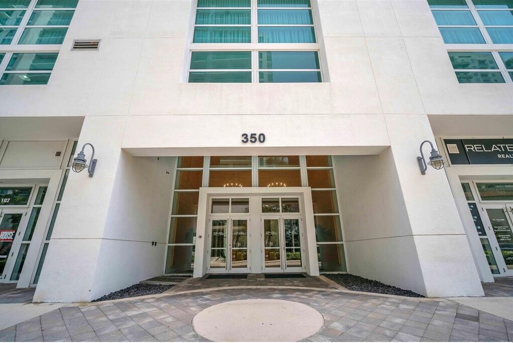 Building Photo - 350 NE 24th St