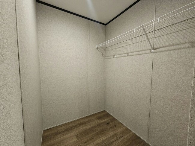 Building Photo - 553 Suwanee Dr