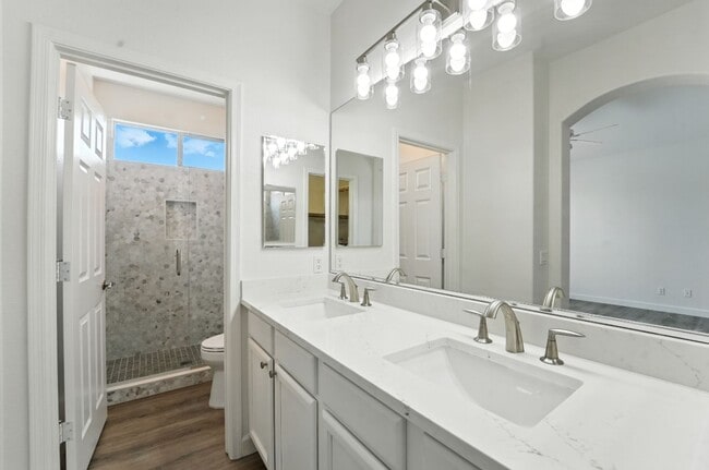 Building Photo - Fully Remodeled 2BR + Den in Trilogy at Po...