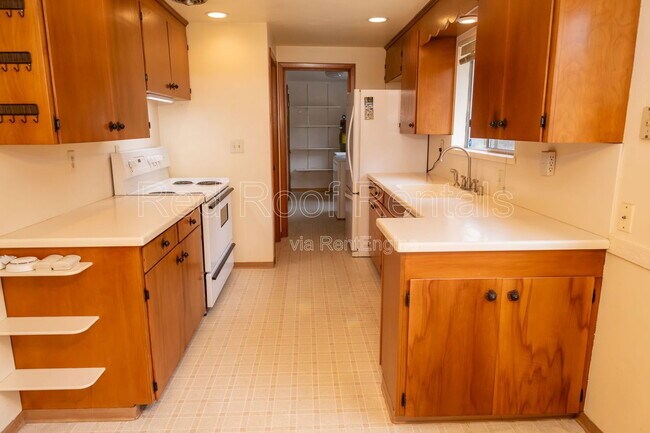 Building Photo - 6232 S Wapato St