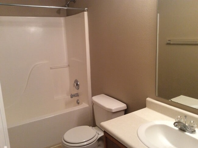 Building Photo - Avon - 3 BR home with loft