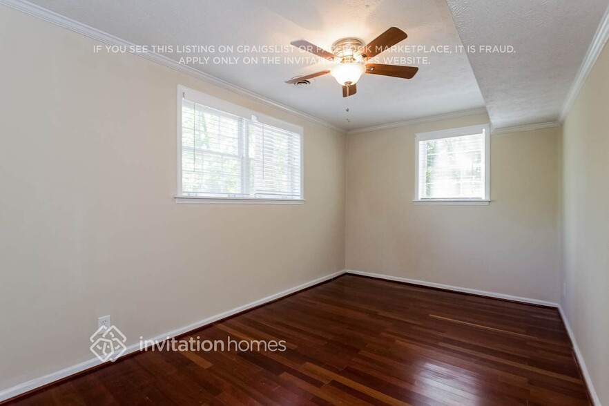 Building Photo - 215 Simpson Dr NE