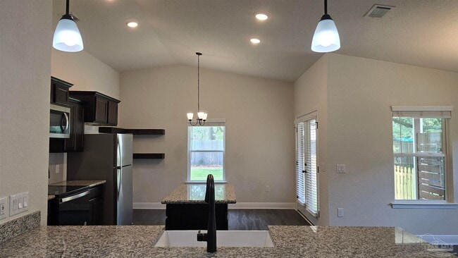 Building Photo - 5157 Peach Dr