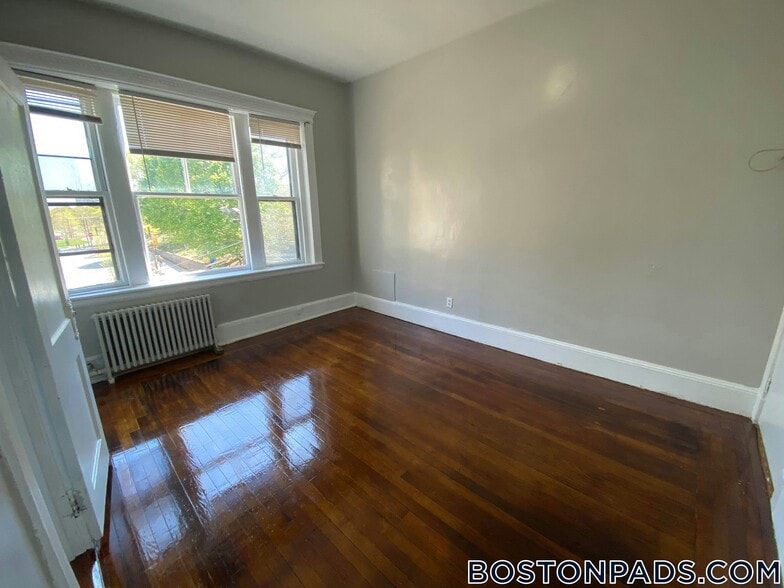 Building Photo - 447 Park Dr