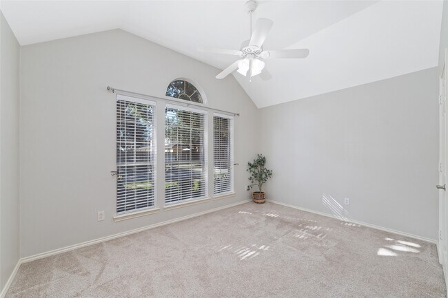 Building Photo - 26006 Palmdale Estate Dr