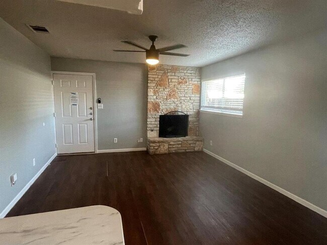 Building Photo - 309 E Grady Dr