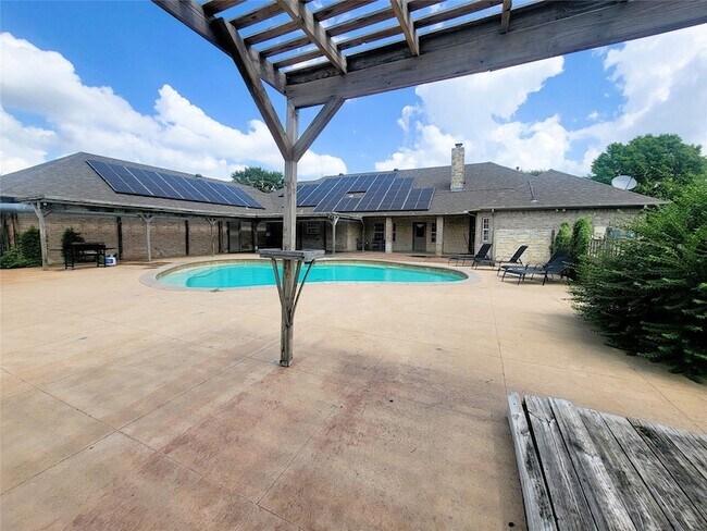 Building Photo - 2525 Colt Ln