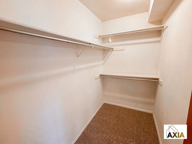 Building Photo - 4BD/2BA Fall Pre-Lease in Quiet Neighborhood!