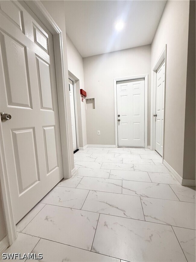 Building Photo - 212 Pullman St