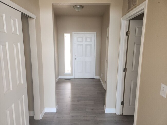 Building Photo - 8179 Meadowcrest Dr