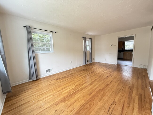 Building Photo - Updated Duplex in Prime Location with Ample Outdoor Space