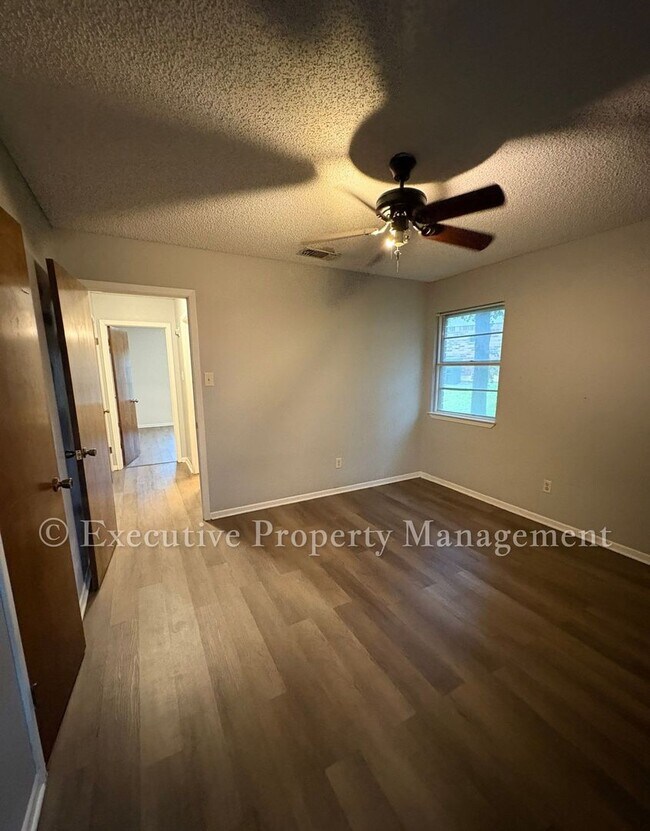 Building Photo - 410 Jeffrey