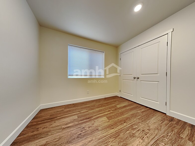 Building Photo - 19301 17th Ave Ct E