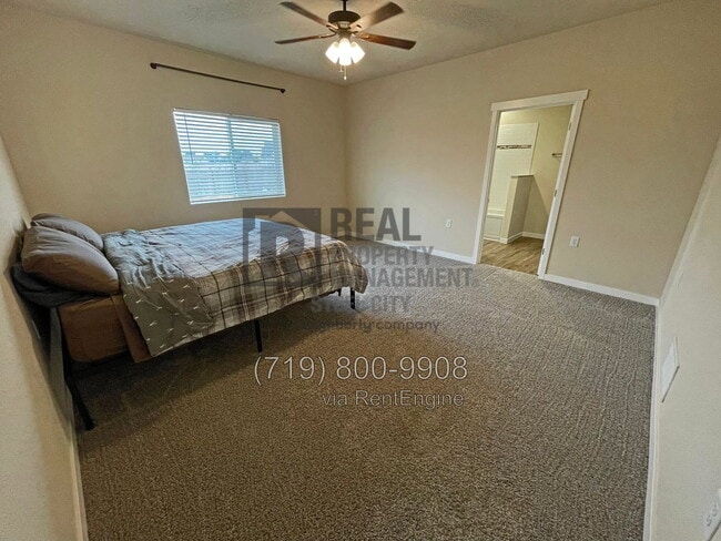 Building Photo - 430 E Stardust Dr