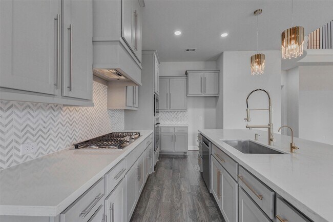 Building Photo - 30627 S Creek Way