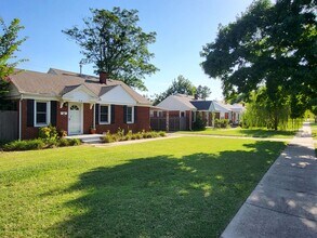 Building Photo - Remodeled 2 bedroom, 1 bathroom house in Capitol View neighborhood Edmond, OK with washer and dry...