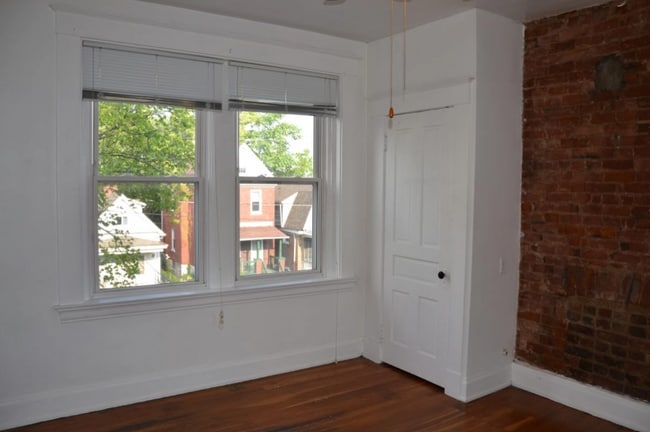 Building Photo - 2411 Fairview Ave